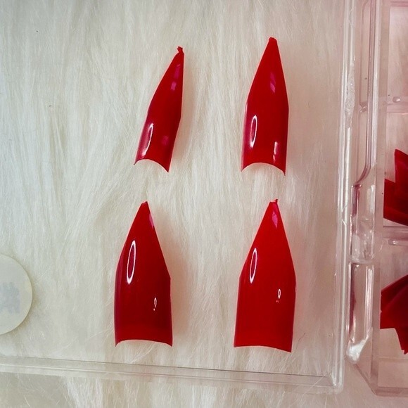 Red Claws Nail Tips - Picture 2 of 2